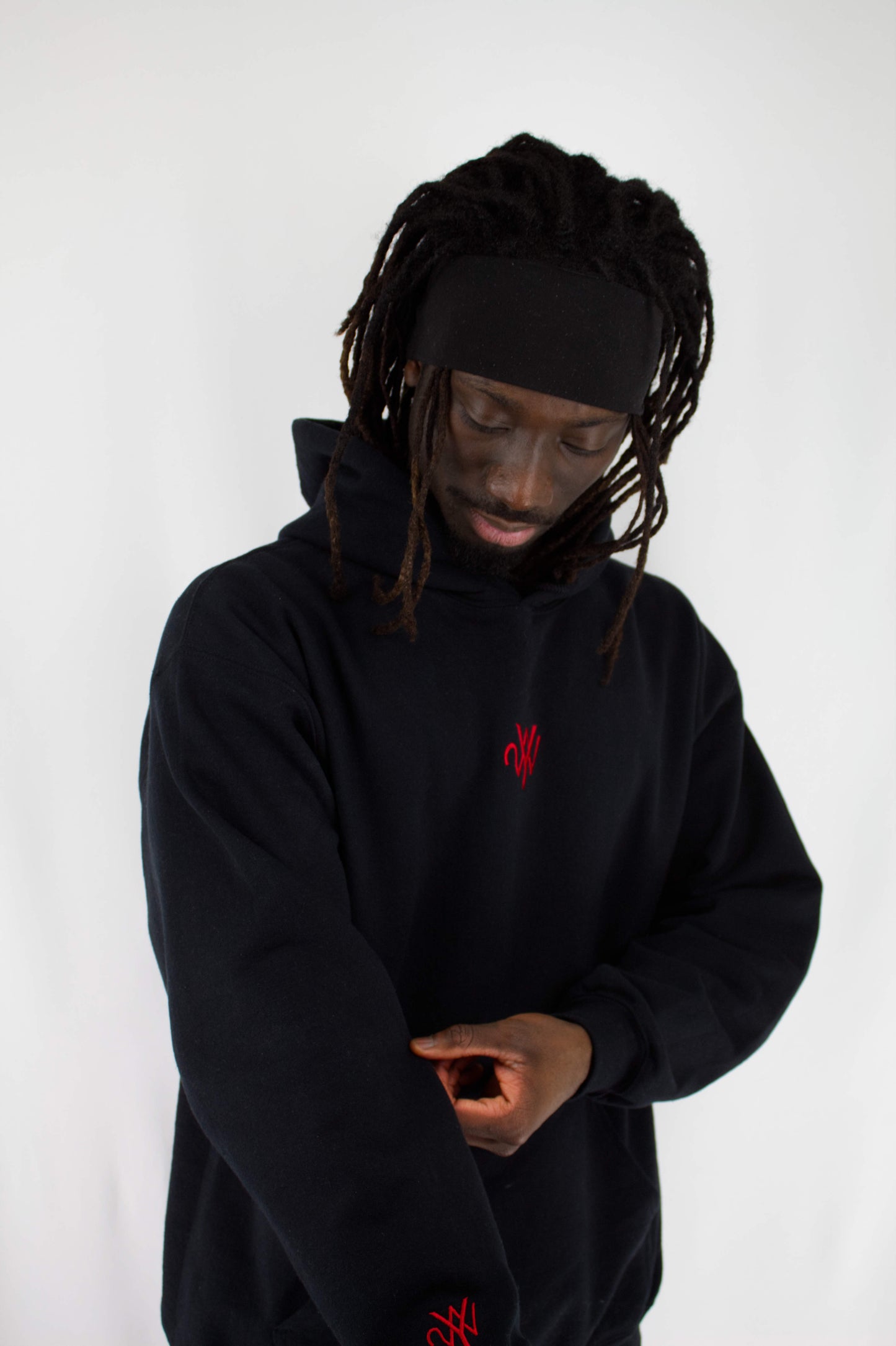 Sweat Noir à capuche YA2NE